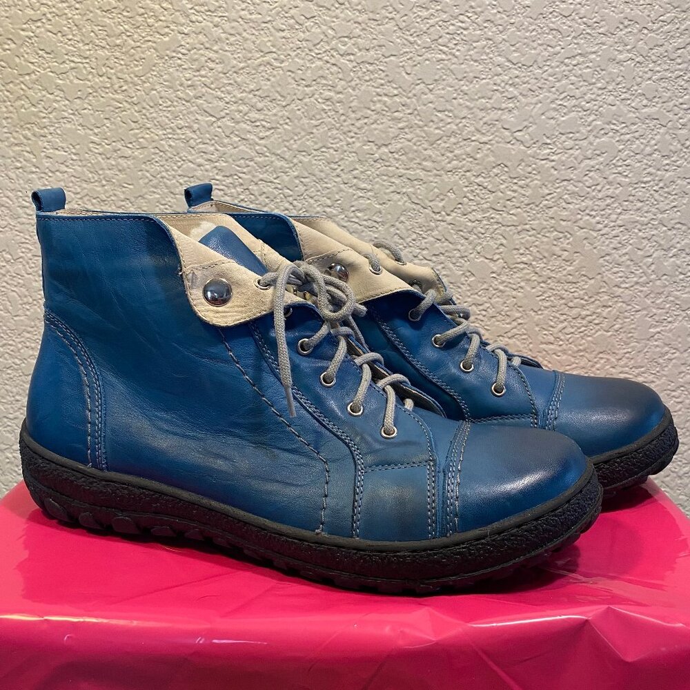 New without tags  V‑Italia 1041 Kiki Rare Teal Blue Genuine Leather Boots